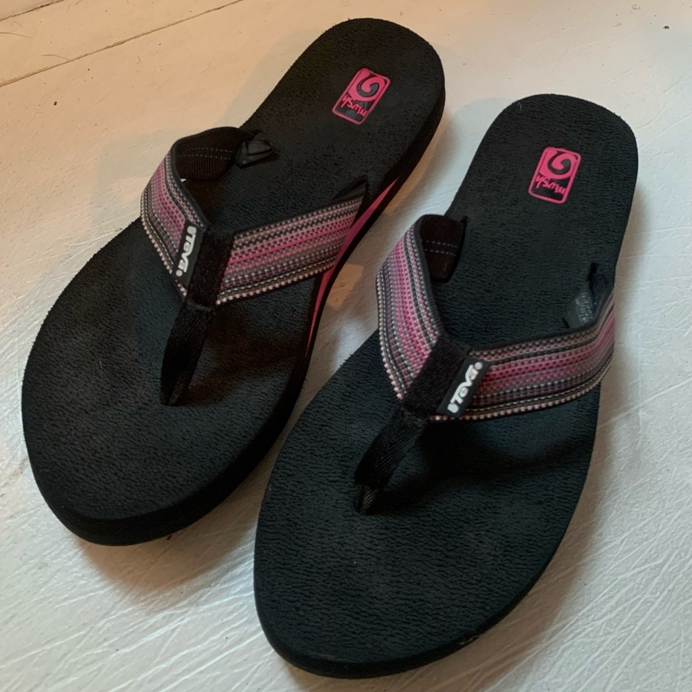 Teva Mush Black & Pink Flip Flops